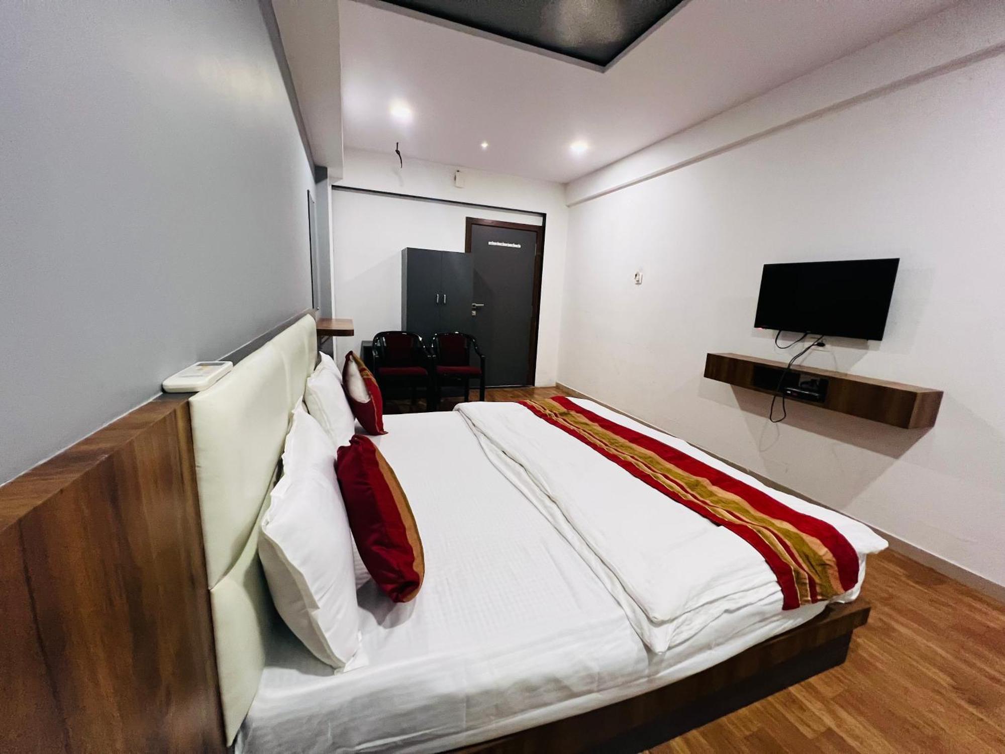 The Valentine Hotel Σουράτ Εξωτερικό φωτογραφία