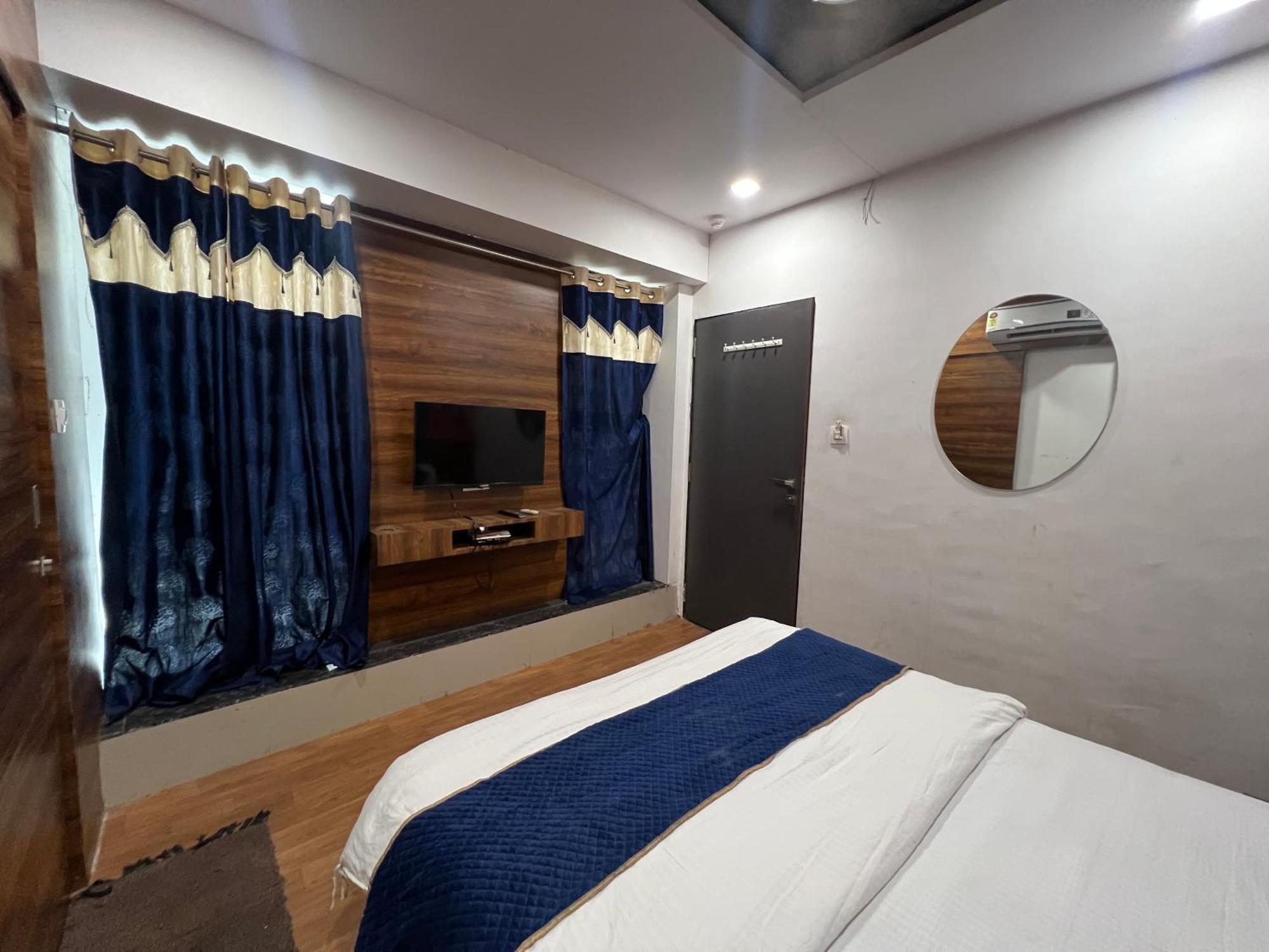 The Valentine Hotel Σουράτ Εξωτερικό φωτογραφία
